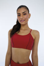 Cargar imagen en el visor de la galería, Model Front: Alto Giro Fitness Haut Top Hyper Recortes Atlanta Vermelho Haute Red