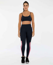 Cargar imagen en el visor de la galería, Model Front: Alto Giro Fitness Bas Legging Hyper Detalhe Cos Preto
