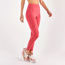Cargar imagen en el visor de la galería, Model Front: Alto Giro Fitness Bas Legging Supplex Ziper Barra Coral