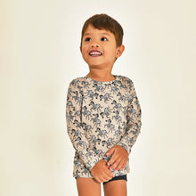 Cargar imagen en el visor de la galería, Model Front: Uv Line T-Shirt Longsleeve Baby Zebra Upf50+