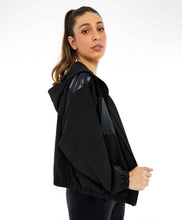 Cargar imagen en el visor de la galería, Image 02: Alto Giro Fitness Haut Jaqueta Tecnospan Recortes Preto