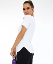 Cargar imagen en el visor de la galería, Model Back: Alto Giro Fitness Haut T-Shirt Skin Fit Inspiracional Branco Optico