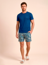 Cargar imagen en el visor de la galería, Model Front: Uv Line Bermuda / Short Pour Homme Shorts Acqua Boxer Tie Dye Blue Upf50+