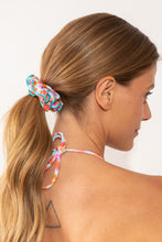 Cargar imagen en el visor de la galería, Model Front: Rio De Sol Chouchou Ditsy-Sky Scrunchie