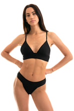 Cargar imagen en el visor de la galería, Model Front: Rio De Sol Bas Bottom Preto Rio-Cos