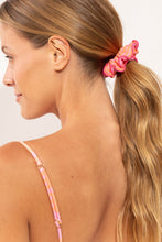 Cargar imagen en el visor de la galería, Model Front: Rio De Sol Chouchou Solea Scrunchie