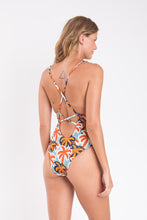 Cargar imagen en el visor de la galería, Model Back: Rio De Sol Une Pièce Kauai Sunny