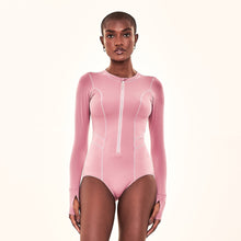 Cargar imagen en el visor de la galería, Model Front: Uv Line Une Pièce Swimsuit Macae Malva Upf50+