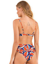 Cargar imagen en el visor de la galería, Image 07: Rio De Sol Ensemble Set Leaves Bandeau-Joy Hotpants
