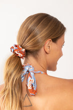 Cargar imagen en el visor de la galería, Model Front: Rio De Sol Chouchou Olyra Scrunchie