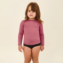 Cargar imagen en el visor de la galería, Model Front: Uv Line T-Shirt Longsleeve Baby Malva Upf50+