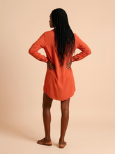 Cargar imagen en el visor de la galería, Model Back: Uv Line Chemise Shirtdress Copenhagen Pitanga Upf50+