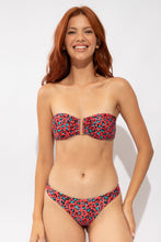 Cargar imagen en el visor de la galería, Model Front: Rio De Sol Bas Bottom Coral-Feline Nice