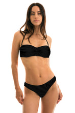 Cargar imagen en el visor de la galería, Model Front: Rio De Sol Haut Top Preto Bandeau-Pli
