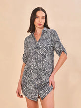 Cargar imagen en el visor de la galería, Model Front: Uv Line Chemise Shirtdress Asas Upf50+