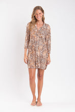 Cargar imagen en el visor de la galería, Model Front: Rio De Sol Chemise Leopard Chemise