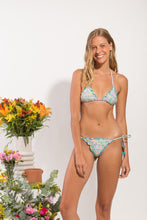 Cargar imagen en el visor de la galería, Model Front: Rio De Sol Haut Top Tiny-Garden Frufru