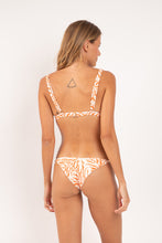 Cargar imagen en el visor de la galería, Model Back: Rio De Sol Ensemble Set Sahari Alba Cheeky-Fixa