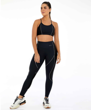 Cargar imagen en el visor de la galería, Model Front: Alto Giro Fitness Bas Legging Hyper Recortes Atlanta Preto