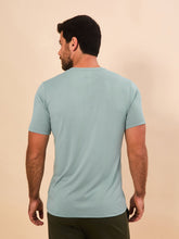 Cargar imagen en el visor de la galería, Model Back: Uv Line T-Shirt Pour Homme T-Shirt New Fit Masc Verde Agua Upf50+