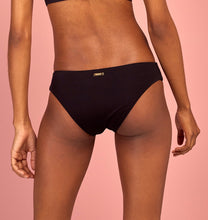 Cargar imagen en el visor de la galería, Model Back: Saha Bas Bottom Amaya Black Utopian