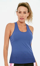 Cargar imagen en el visor de la galería, Model Front: Alto Giro Fitness Haut Regata Skin Fit Degrade Marinho