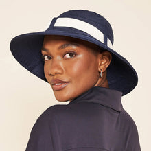 Cargar imagen en el visor de la galería, Model Back: Uv Line Chapeau Souple/Capeline Hat Paris Ville L Fem Blue White Upf50+