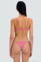 Cargar imagen en el visor de la galería, Model Back: Rio De Sol Haut Top Confetti Mila