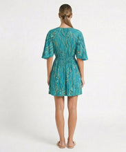 Cargar imagen en el visor de la galería, Model Back: Rio De Sol Mini Dress Rain Mini Dress