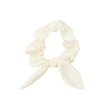 Cargar imagen en el visor de la galería, Product Front: Rio De Sol Chouchou Off-White Scrunchie
