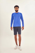 Cargar imagen en el visor de la galería, Model Front: Uv Line T-Shirt Longsleeve Uvpro Brasil Masc Cobalto Upf50+