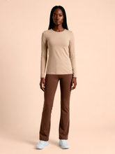 Cargar imagen en el visor de la galería, Model Front: Uv Line T-Shirt Longsleeve Fem New Fit Sand Upf50+