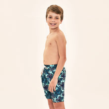 Cargar imagen en el visor de la galería, Image 02: Uv Line Maillot De Bain Garçon Shorts Aqua Hibiscus Kids Upf50+