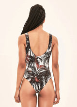 Cargar imagen en el visor de la galería, Model Back: Uv Line Une Pièce Swimsuit Coqueiros Bege Upf50+
