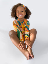 Cargar imagen en el visor de la galería, Model Front: Rio De Sol T-Shirt El-Arco Rash-Guard Kids