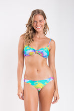 Cargar imagen en el visor de la galería, Model Front: Rio De Sol Haut Top Fusion Bandeau-Joy