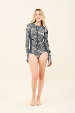 Cargar imagen en el visor de la galería, Model Front: Uv Line Une Pièce Swimsuit Macae Dahlia Navy Blue Upf50+