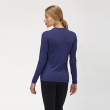 Cargar imagen en el visor de la galería, Model Back: Uv Line T-Shirt Longsleeve Uvpro Fem Navy Blue Upf50+