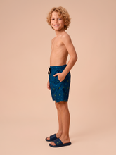 Cargar imagen en el visor de la galería, Image 03: Uv Line Maillot De Bain Garçon Shorts Acqua Kids Pirates Fun Upf50+