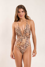 Cargar imagen en el visor de la galería, Model Front: Rio De Sol Une Pièce Leopard New Vegas