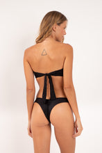 Cargar imagen en el visor de la galería, Model Back: Rio De Sol Bas Bottom Shimmer-Black Nara