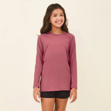 Cargar imagen en el visor de la galería, Model Front: Uv Line T-Shirt Longsleeve Uvpro Kids Malva Upf50+