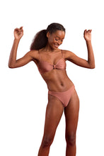 Cargar imagen en el visor de la galería, Image 04: Rio De Sol Ensemble Set Shimmer-Copper Bandeau-Joy Nice-Fio