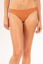 Cargar imagen en el visor de la galería, Gallery: Rio De Sol Bas Bottom Shimmer-Nocciola Nara
