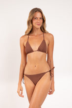Cargar imagen en el visor de la galería, Model Front: Rio De Sol Bas Bottom Sand-Cappuccino Cheeky-Micro