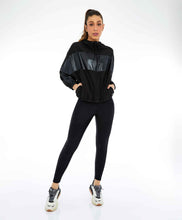 Cargar imagen en el visor de la galería, Image 08: Alto Giro Fitness Haut Jaqueta Tecnospan Recortes Preto