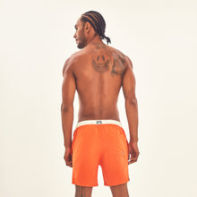 Cargar imagen en el visor de la galería, Model Back: Uv Line Bermuda / Short Pour Homme Shorts Boxer Orange Upf50+