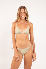 Cargar imagen en el visor de la galería, Model Front: Rio De Sol Bas Bottom Brisa-Pistache Ibiza-Comfy