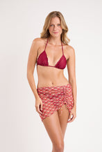 Cargar imagen en el visor de la galería, Model Front: Rio De Sol Jupe De Page Floral-Scales Mini Skirt Ruched