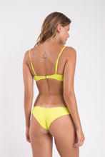 Cargar imagen en el visor de la galería, Model Back: Rio De Sol Haut Top Citrico Bandeau-Crispy